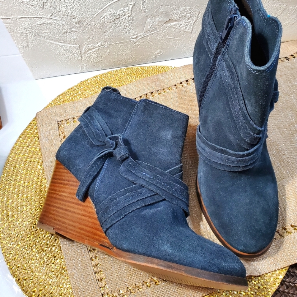 Diba Distressed Navy Blue Suede Leather Wedge Booties sz 8.5